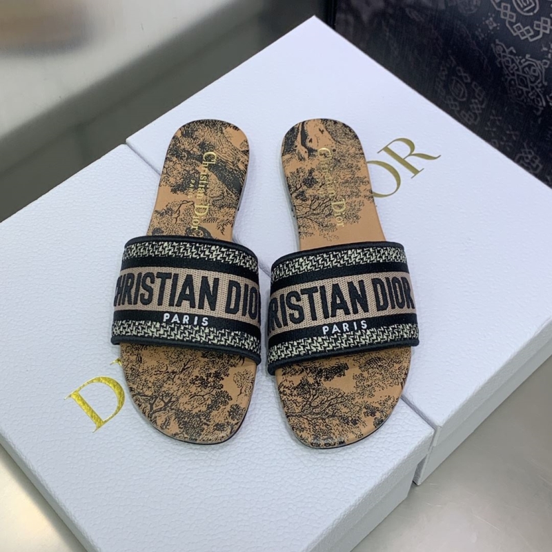 ch**an D*or slippers